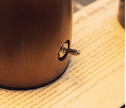 A vintage table lamp instantly elevates the room—an absolute must-have for the bedroom!
